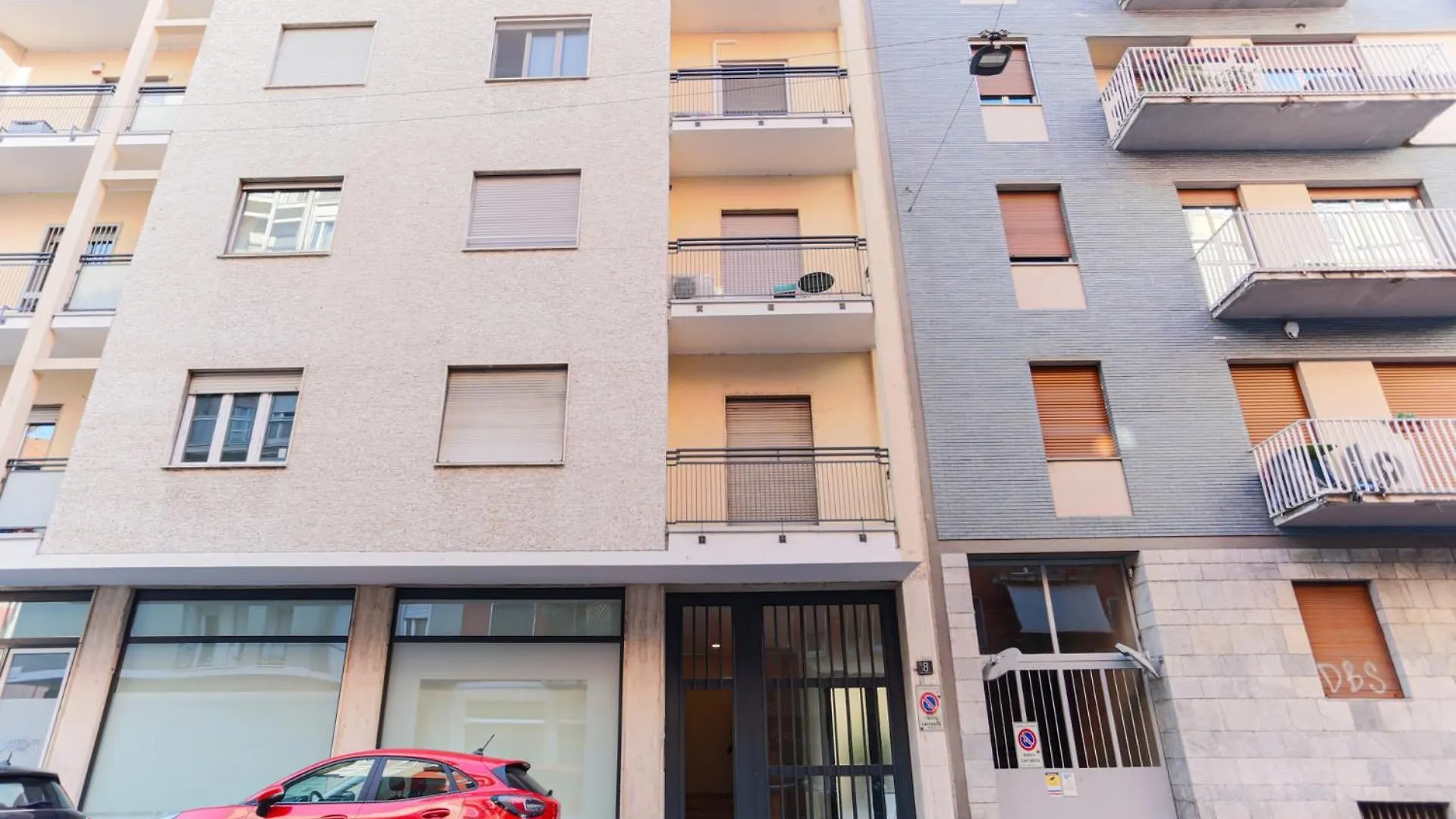The Best Rent - Spacious And Renovated Multi-Room Apartment In The Missori Area Milán 0*,  Italia