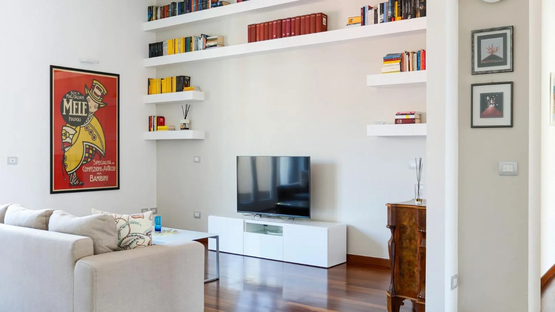 The Best Rent - Spacious And Renovated Multi-Room Apartment In The Missori Area Milán