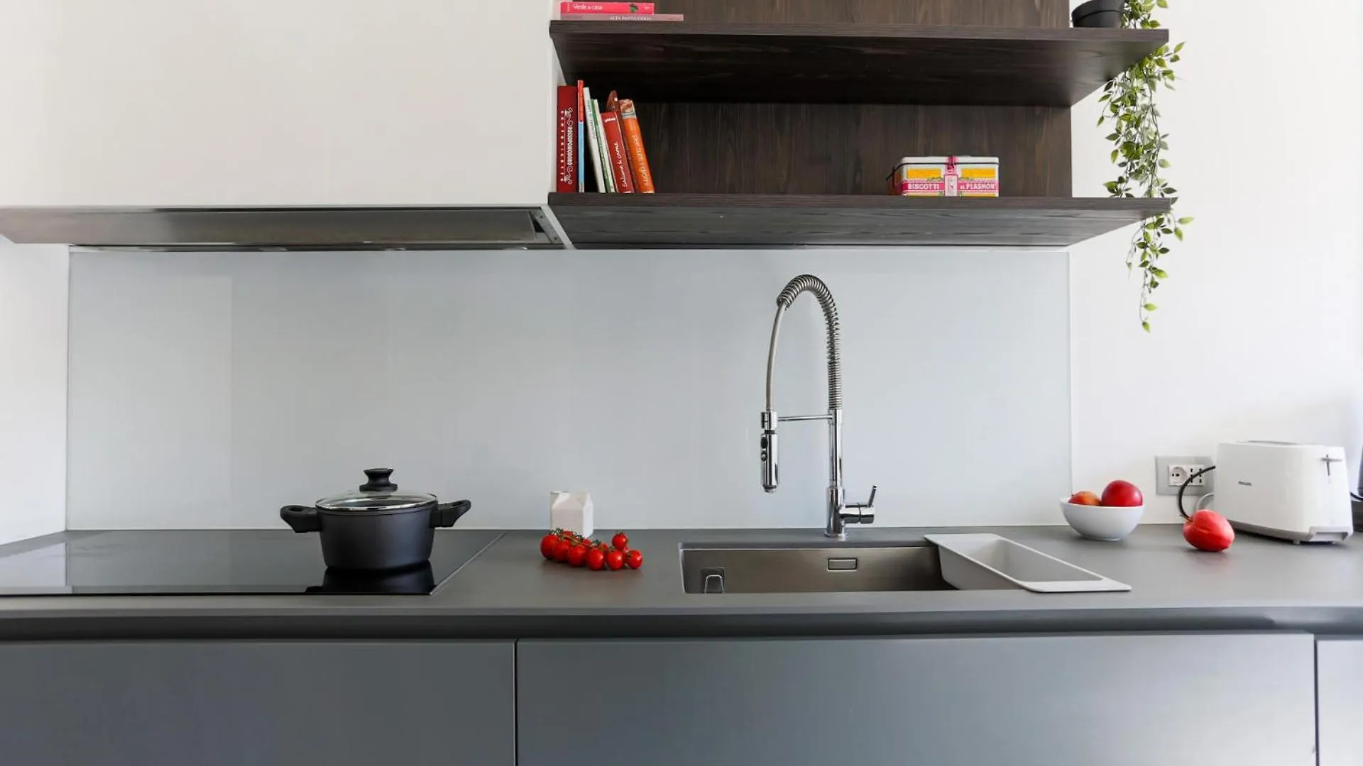 The Best Rent - Spacious And Renovated Multi-Room Apartment In The Missori Area Milán