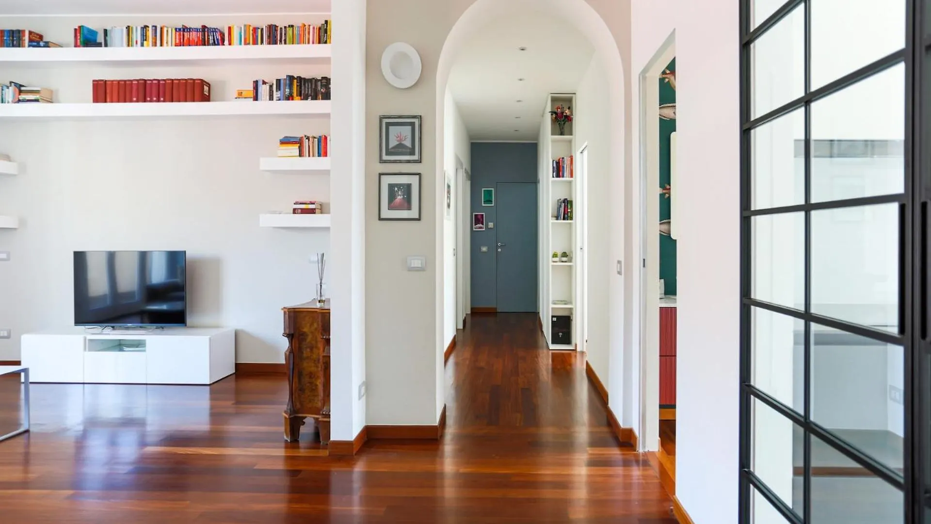 The Best Rent - Spacious And Renovated Multi-Room Apartment In The Missori Area Milán