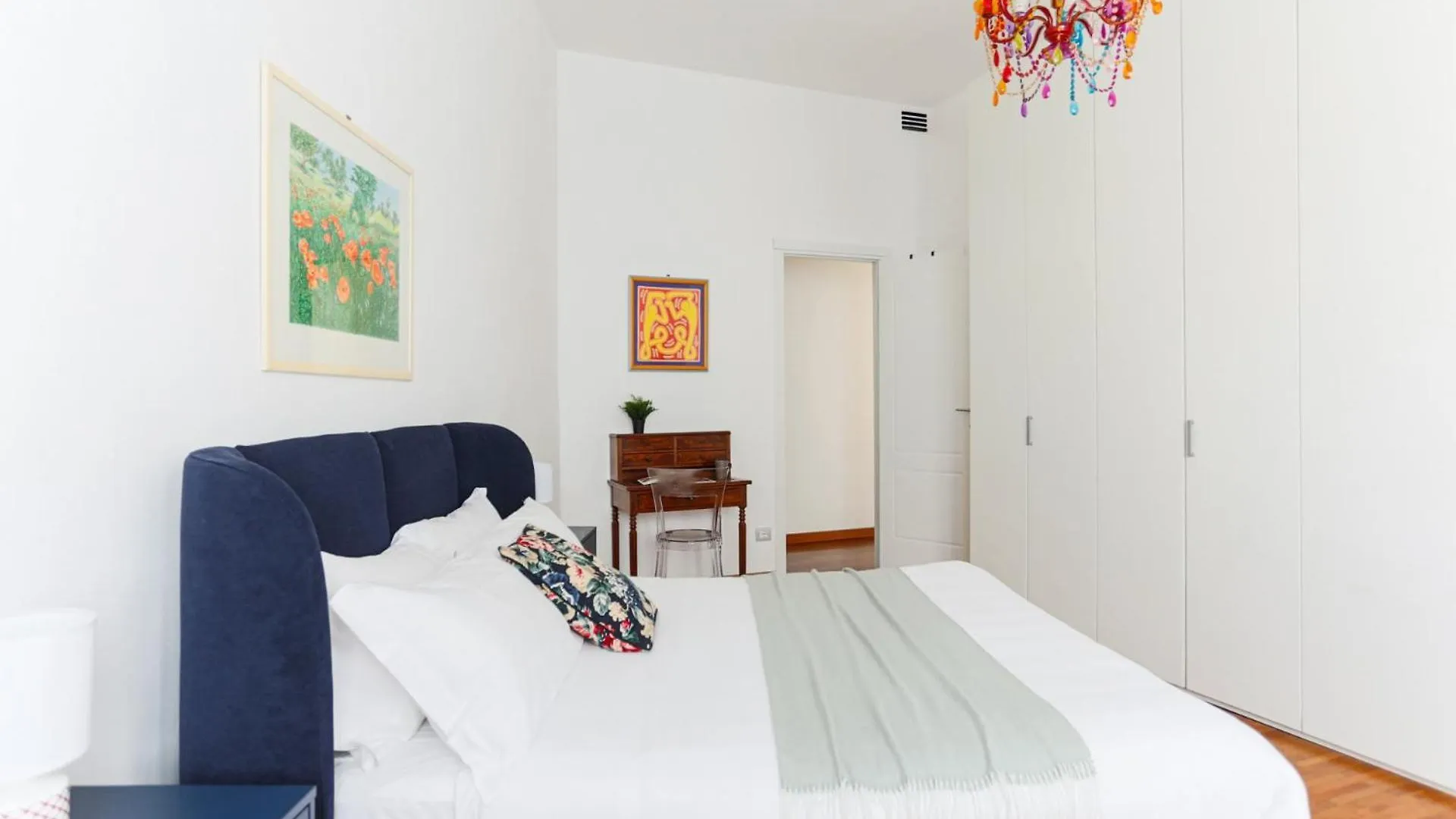 The Best Rent - Spacious And Renovated Multi-Room Apartment In The Missori Area Milán