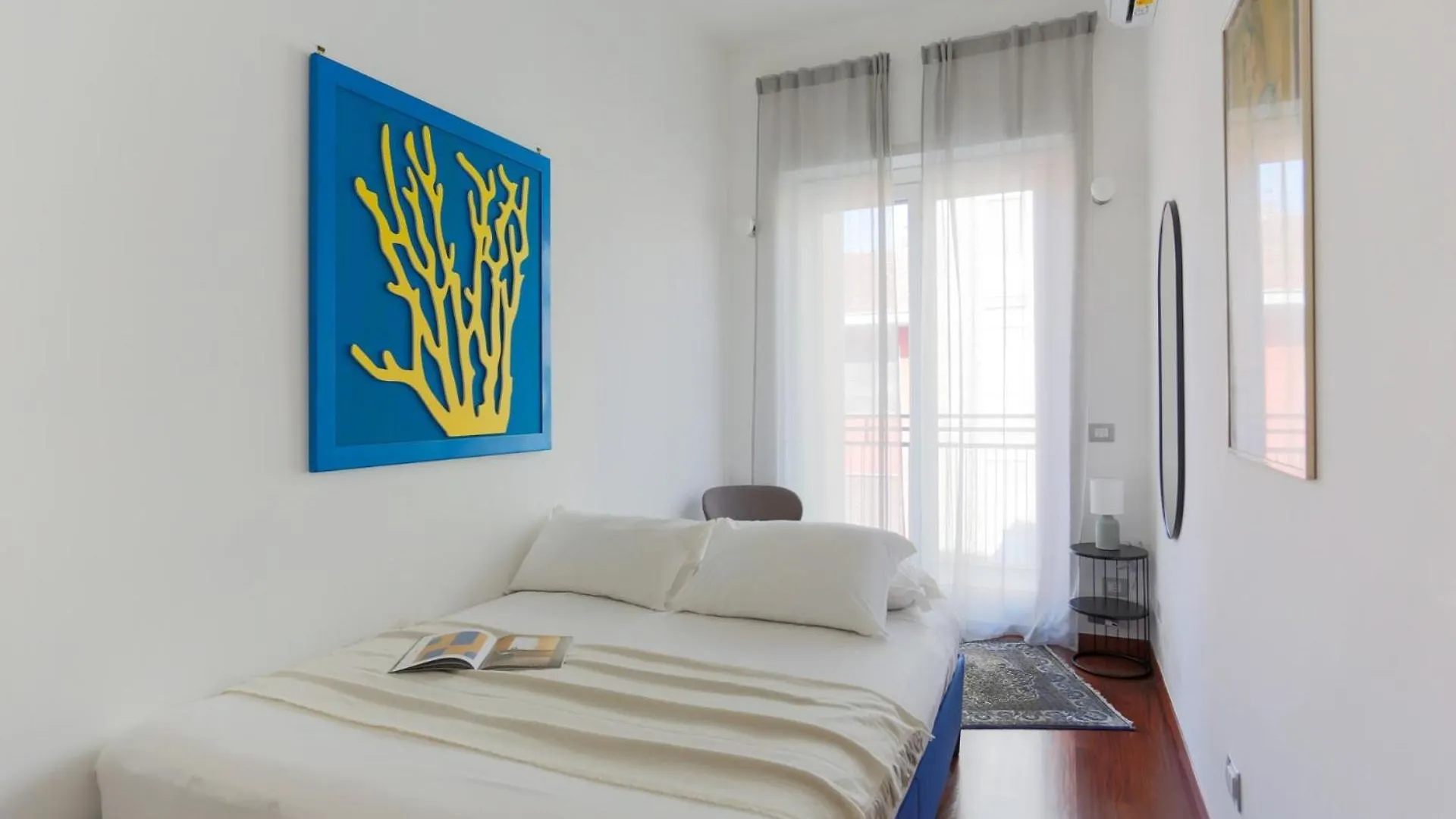 The Best Rent - Spacious And Renovated Multi-Room Apartment In The Missori Area Milán 0*,