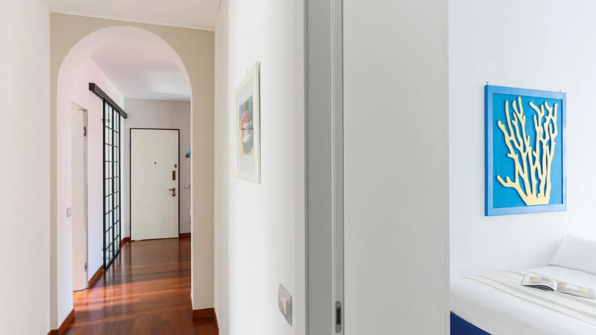 The Best Rent - Spacious And Renovated Multi-Room Apartment In The Missori Area Milán Italia