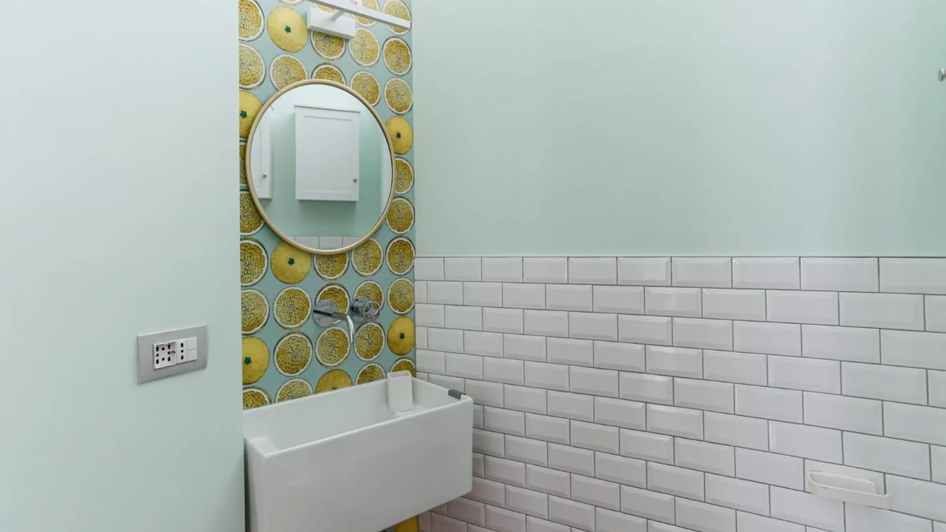 The Best Rent - Spacious And Renovated Multi-Room Apartment In The Missori Area Milano Italia