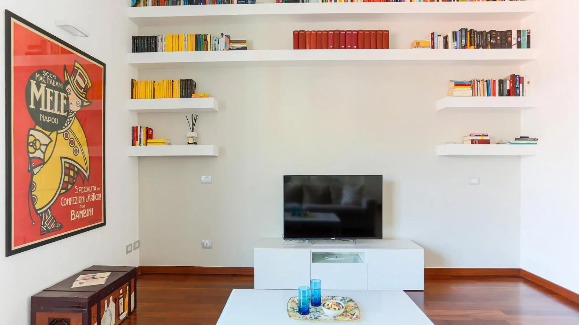 The Best Rent - Spacious And Renovated Multi-Room Apartment In The Missori Area Milano Italia