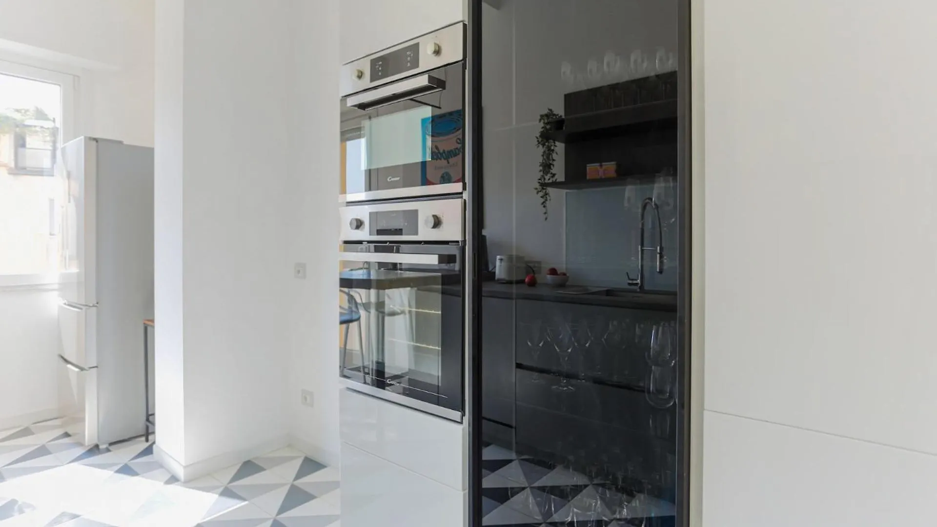 The Best Rent - Spacious And Renovated Multi-Room Apartment In The Missori Area Milano