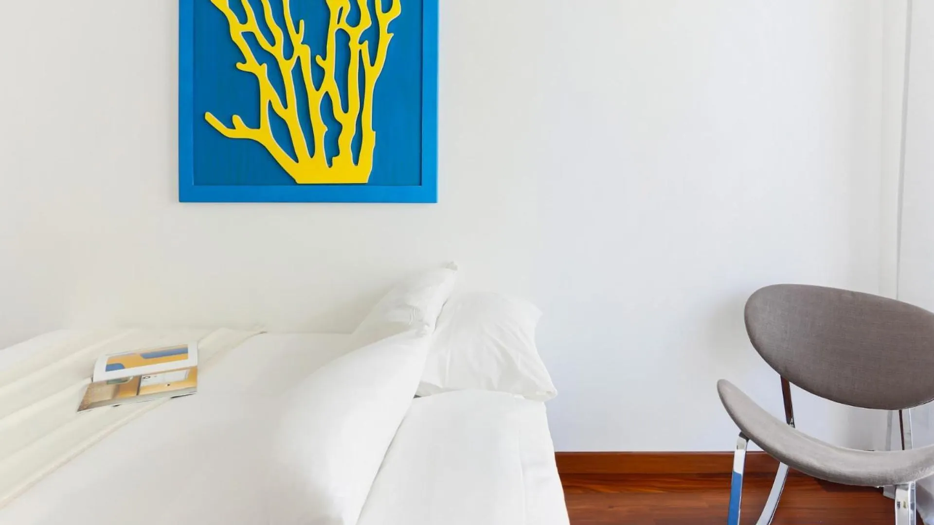 The Best Rent - Spacious And Renovated Multi-Room Apartment In The Missori Area Milano
